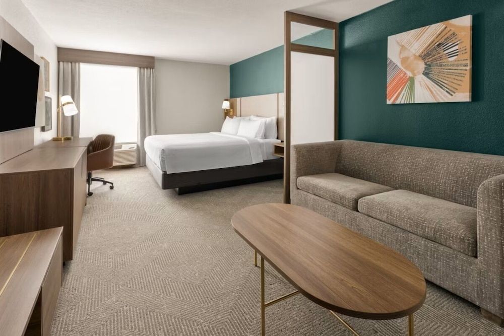 Holiday Inn & Suites COLUMBIA NE - FT JACKSON AREA by IHG 2