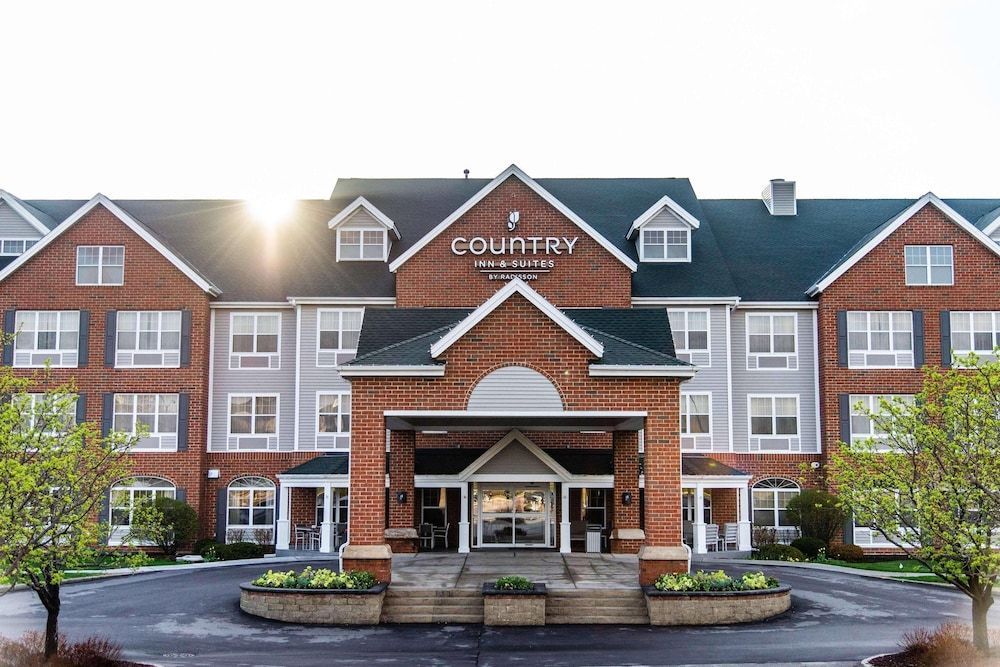 Country Inn & Suites by Radisson, Milwaukee West (Brookfield), WI 1