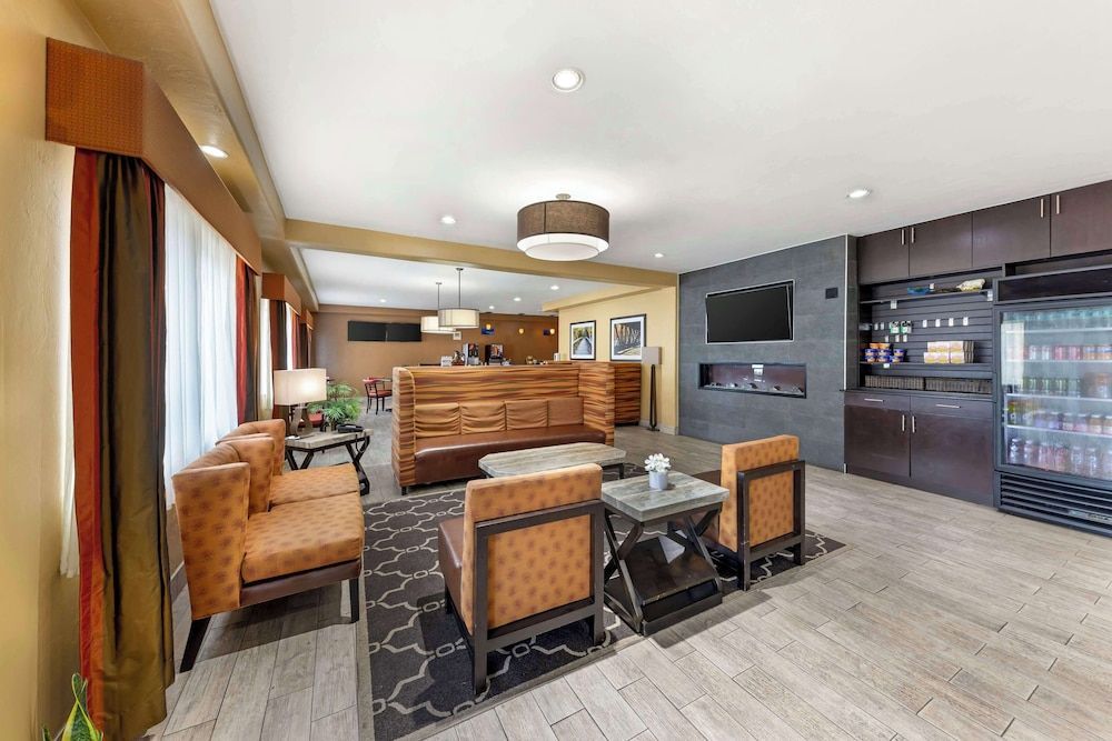 Best Western Greentree Inn & Suites 2