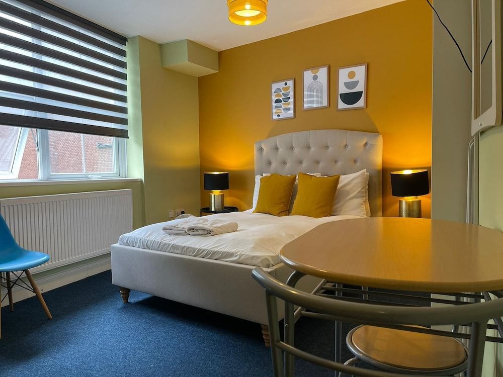 Spacious, Bright Twin Studio Apartment (can sleep up to 4) 2