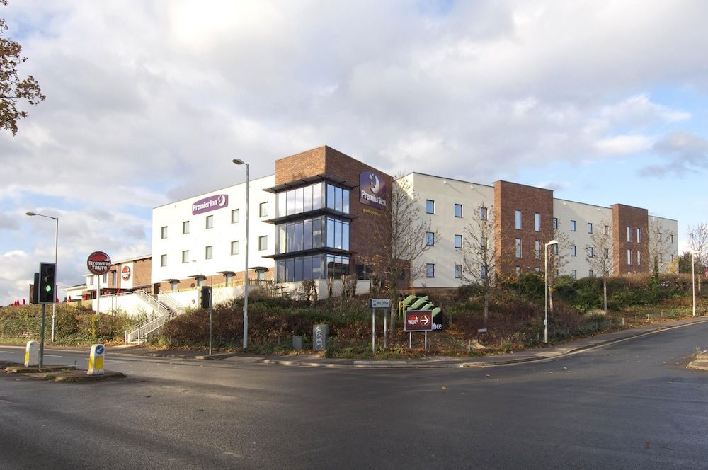 Premier Inn Exeter - M5 J29 1