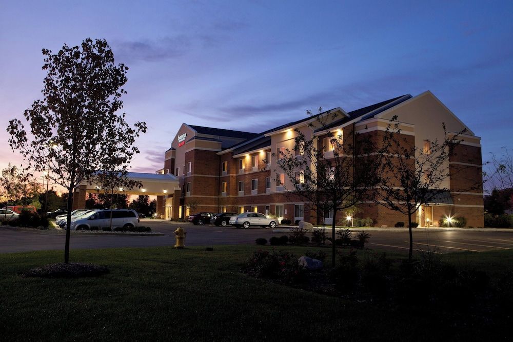 Fairfield Inn and Suites Flint Fenton 1