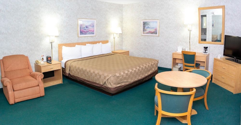 Regency Inn Perrysburg 2
