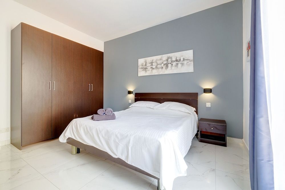 Idyllic Apartment steps from the Promenade 2