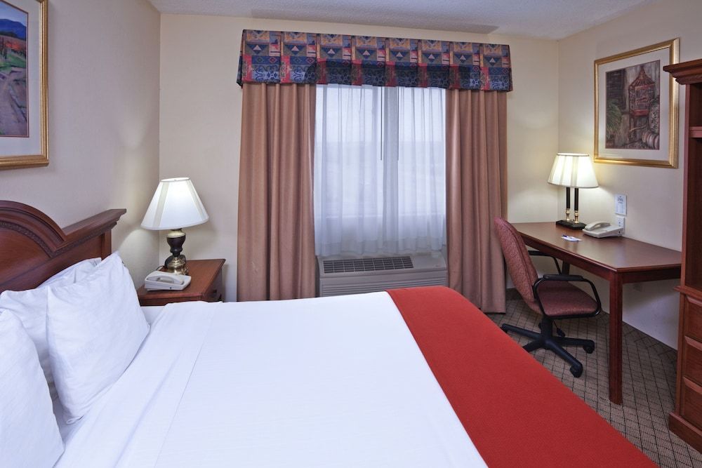 Holiday Inn Express & Suites MESQUITE by IHG 2