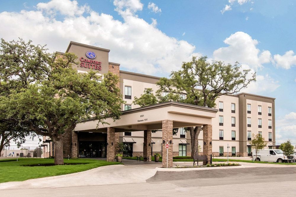 Comfort Suites - South Austin 1