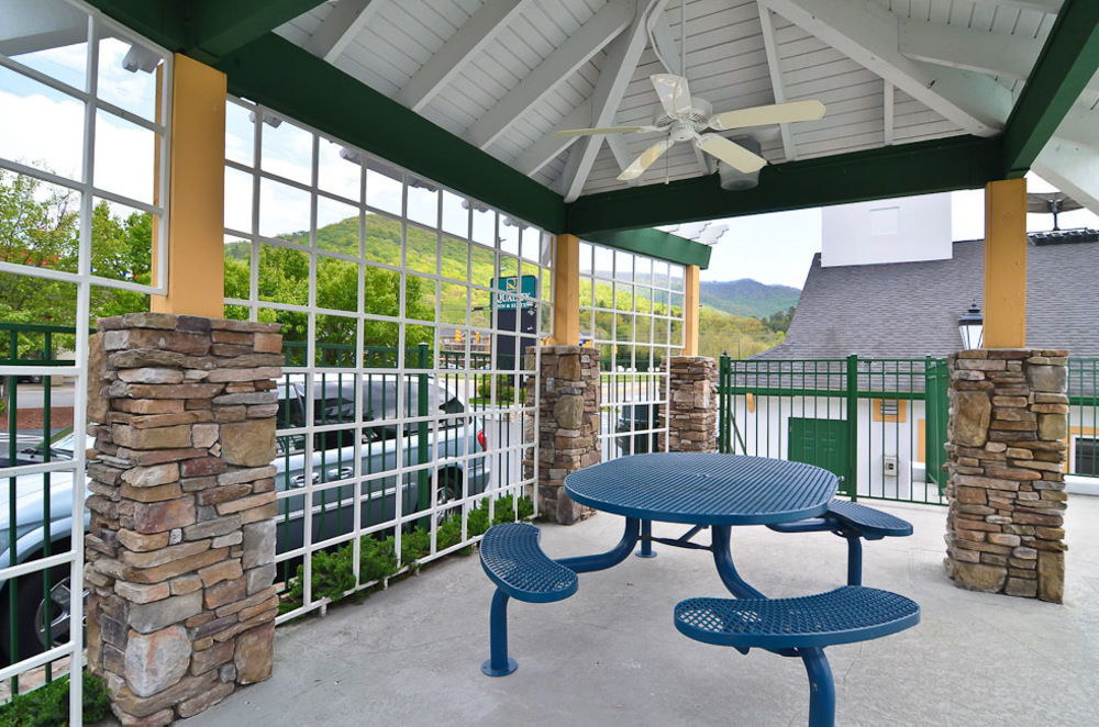Quality Inn & Suites Biltmore East 2