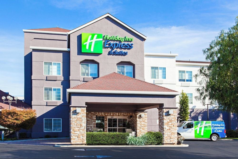 Holiday Inn Express & Suites OAKLAND-AIRPORT by IHG 1