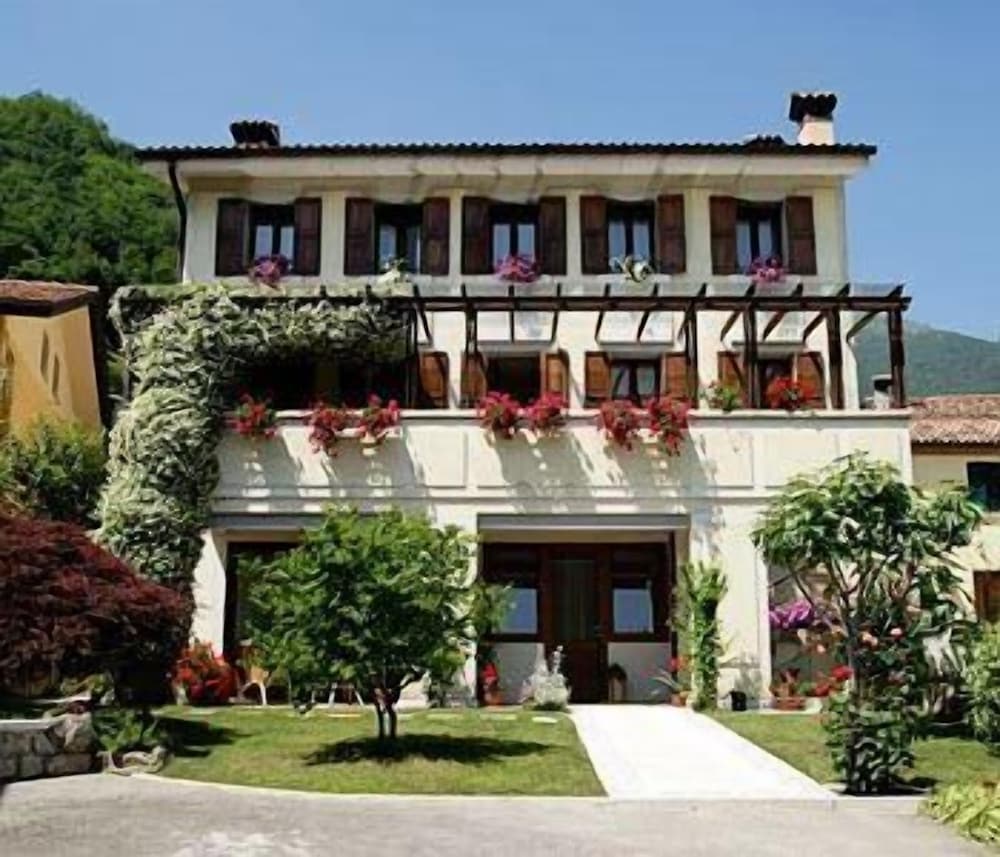 B&B Ernestina 1