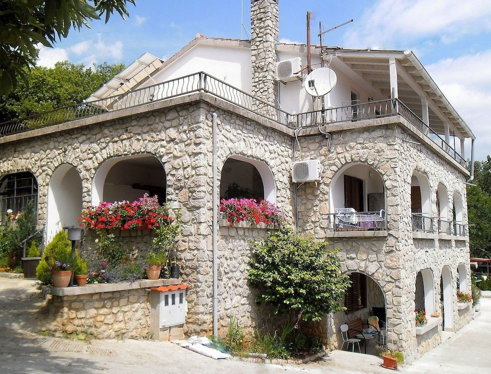 Apartments Kestenovi Dvori 1