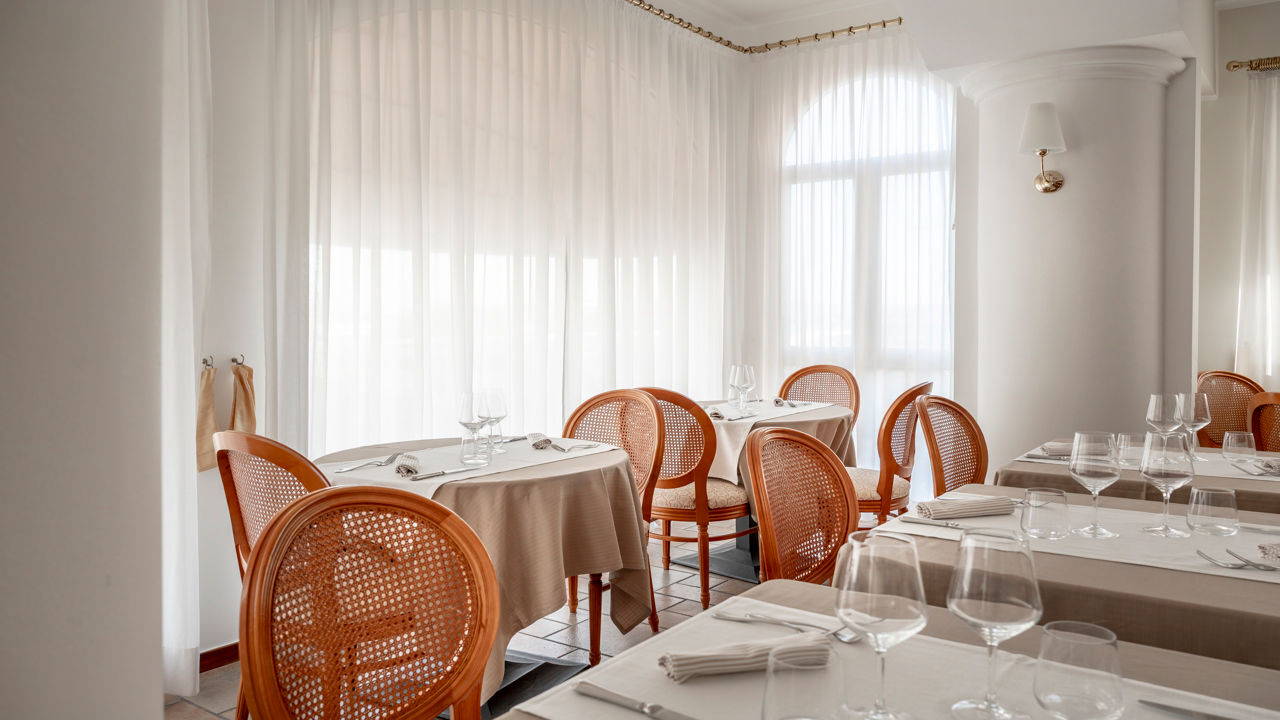 Hotel Trevi Riccione, in centro sul mare con cucina 2
