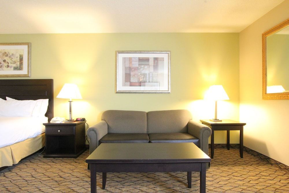 Holiday Inn Express & Suites CHICAGO-LIBERTYVILLE by IHG 2