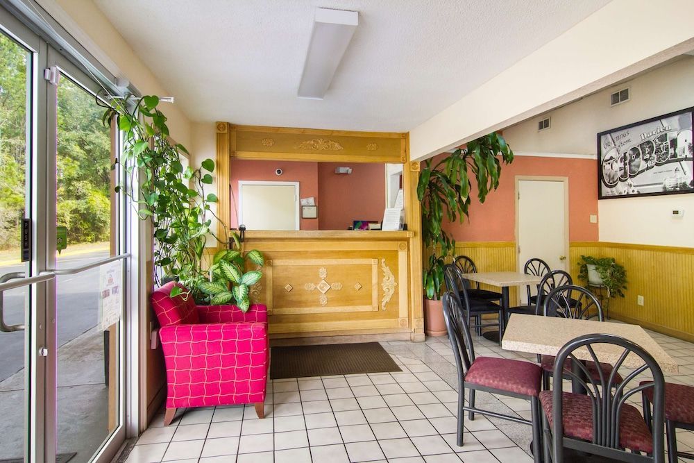 Americas Best Value Inn Darien 1