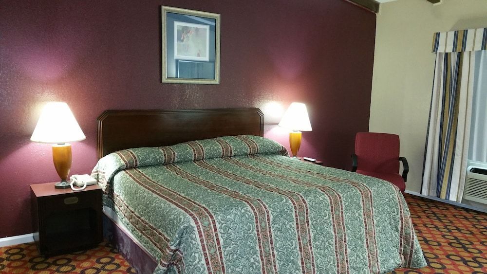 Executive Inn and Suites Waxahachie 1