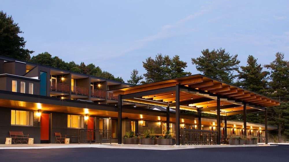 Rhode's Motor Lodge 1