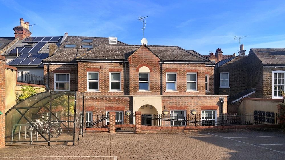 Richmond Ibis House Apartments by Viridian Apartments 1