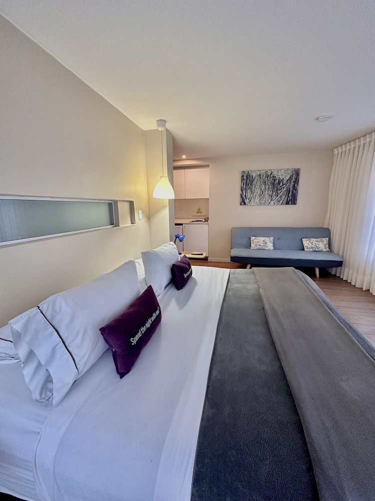 Hotel Living 55 1