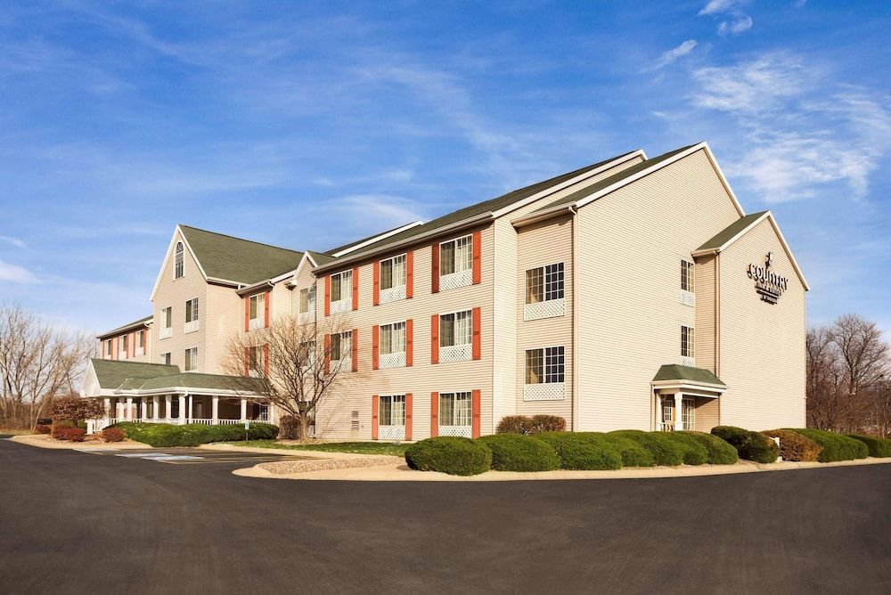 Country Inn & Suites by Radisson, Clinton, IA 1