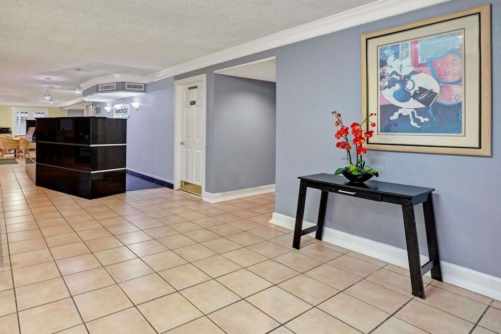 Travelodge by Wyndham North Richland Hills/Dallas/Ft Worth 2
