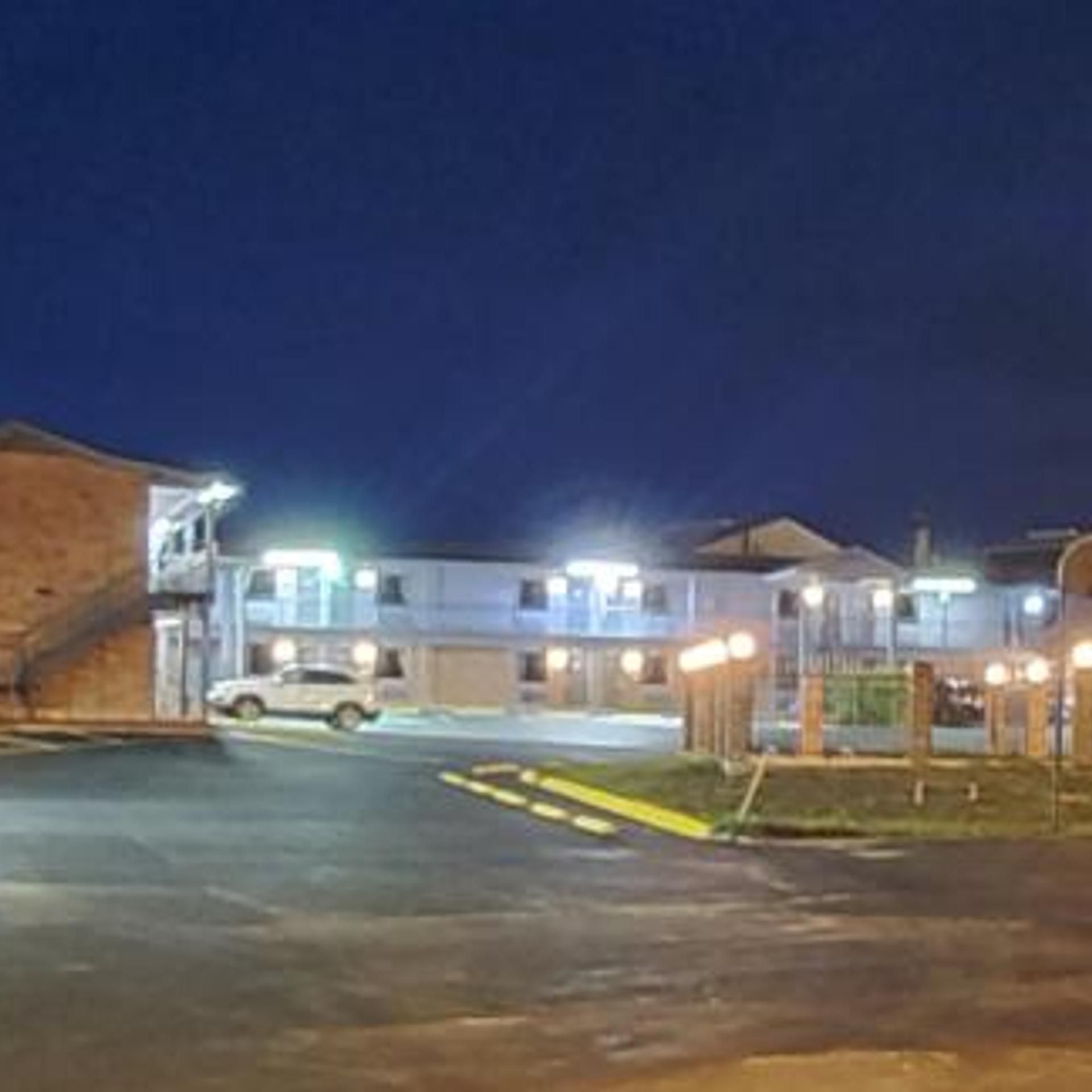 THE COUNTRY CORNER INN 2