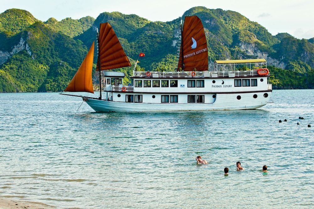 Halong Phoenix Cruiser 1