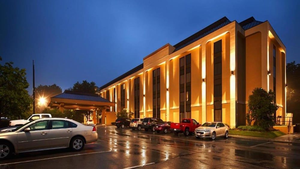 Days Inn by Wyndham Englewood Dayton Airport 1
