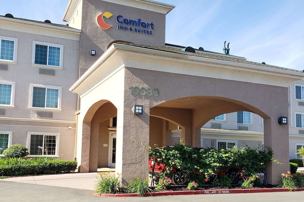 Comfort Inn & Suites Galt - Lodi North 1