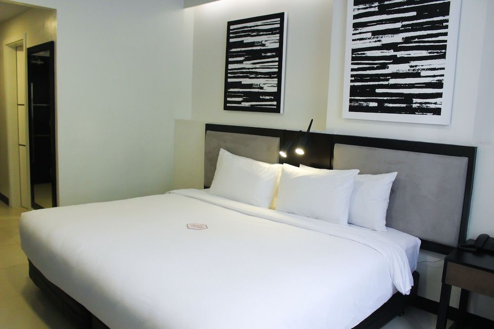 Summit Hotel Magnolia 1