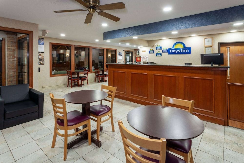 Days Inn by Wyndham Wooster 2