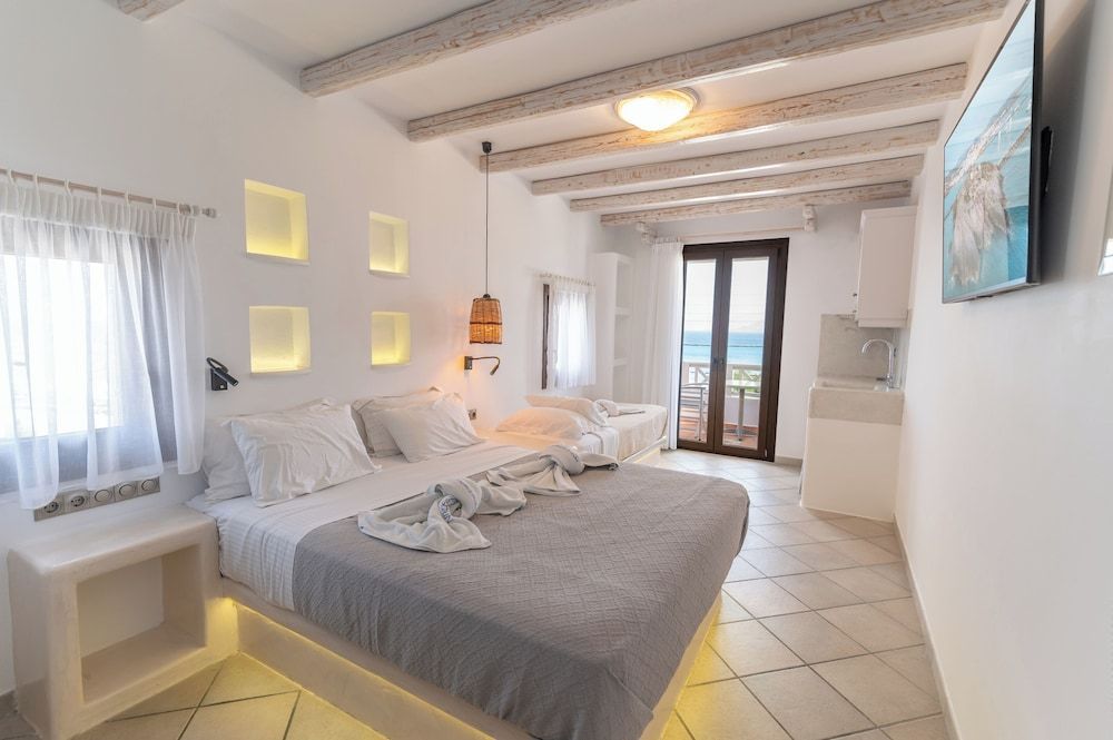 Nikos Apartments and Studios 2