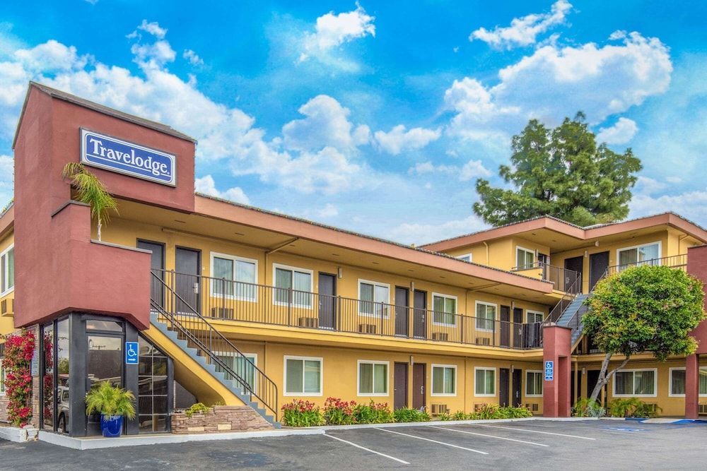 Travelodge by Wyndham Burbank-Glendale 1