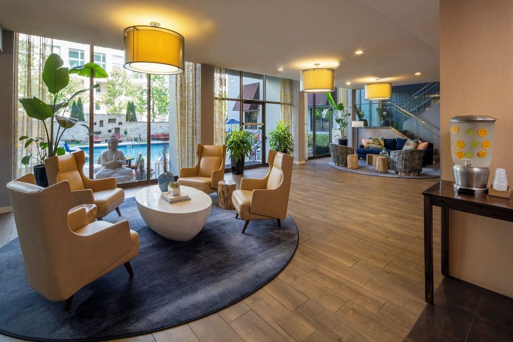 Fairfield Inn & Suites by Marriott Charlotte Uptown 2