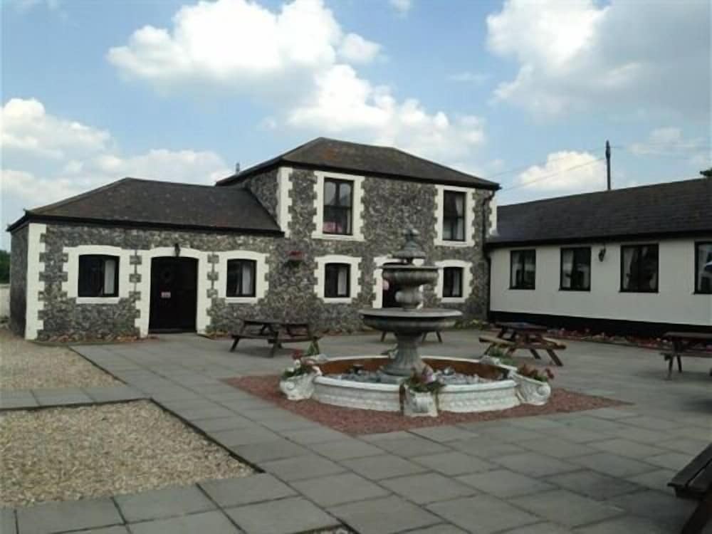 Coach house hotel 1