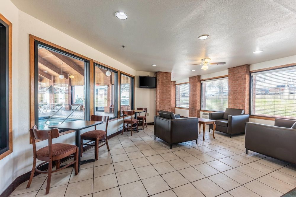 Econo Lodge Inn & Suites Mckinney - Plano North 2