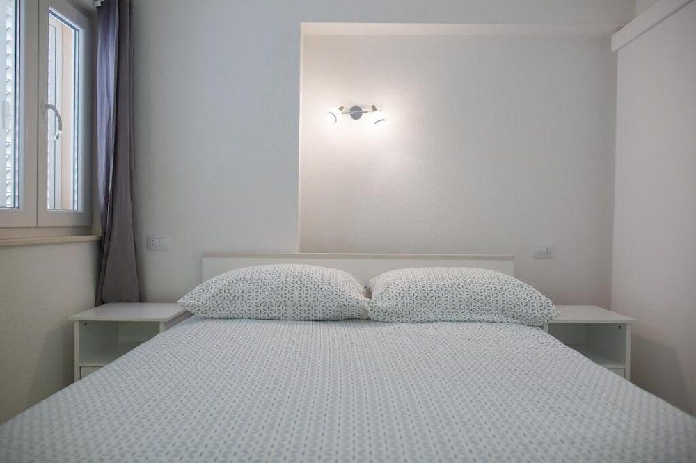 Serious Job Apartment 2