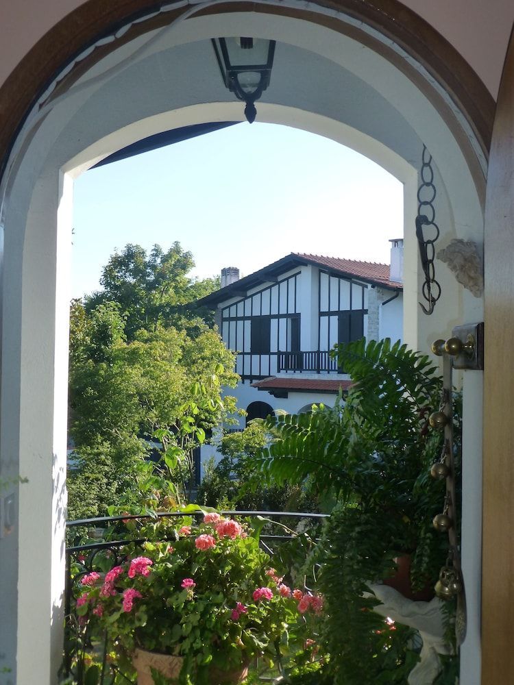 Villa Erresiñolettean 2