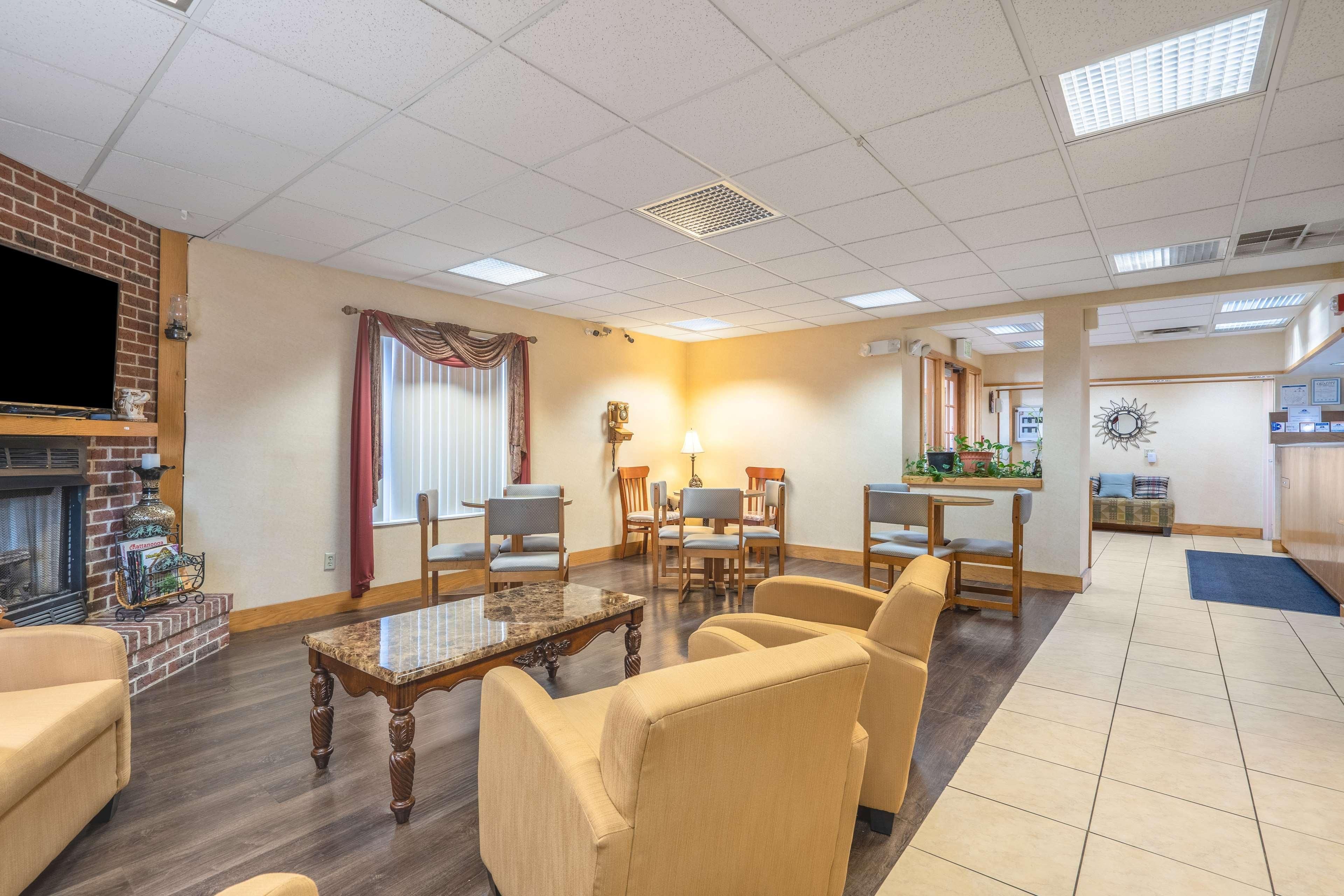 Suburban Studios Chattanooga Northeast - Ooltewah 2