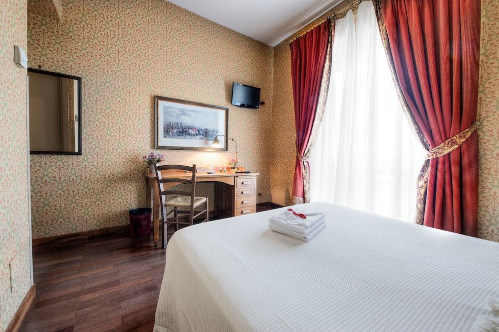 Colony Hotel 2