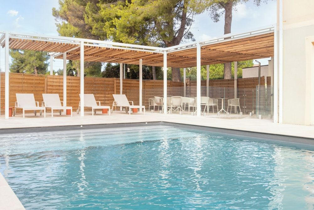 Logis Hôtel de Port d'Alon - St Cyr sur Mer 1