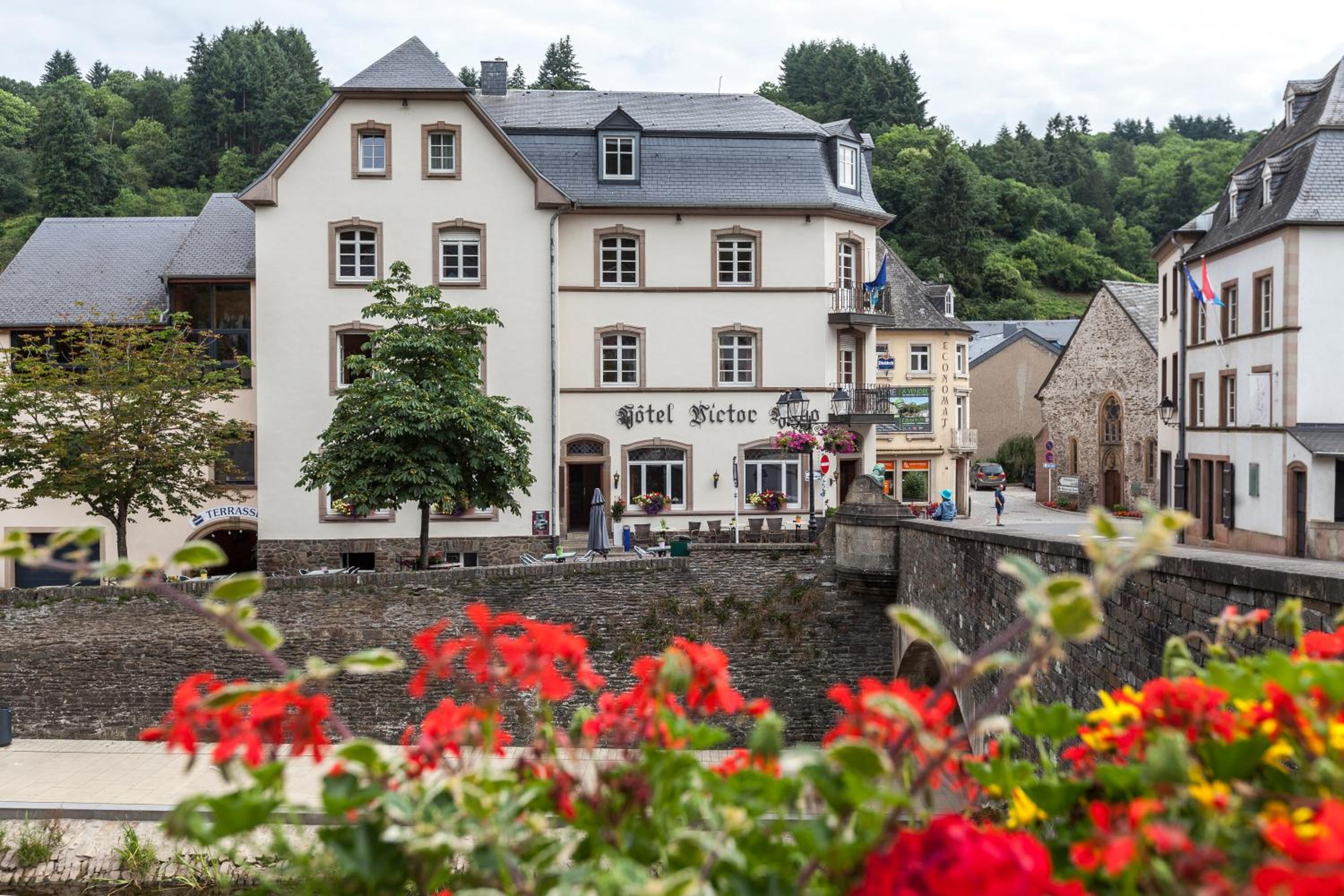 Hôtel - Restaurant " Victor Hugo" 1