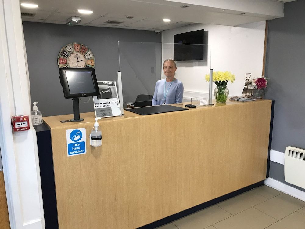 Warrington Motel, J20 M6 Lymm Services 2