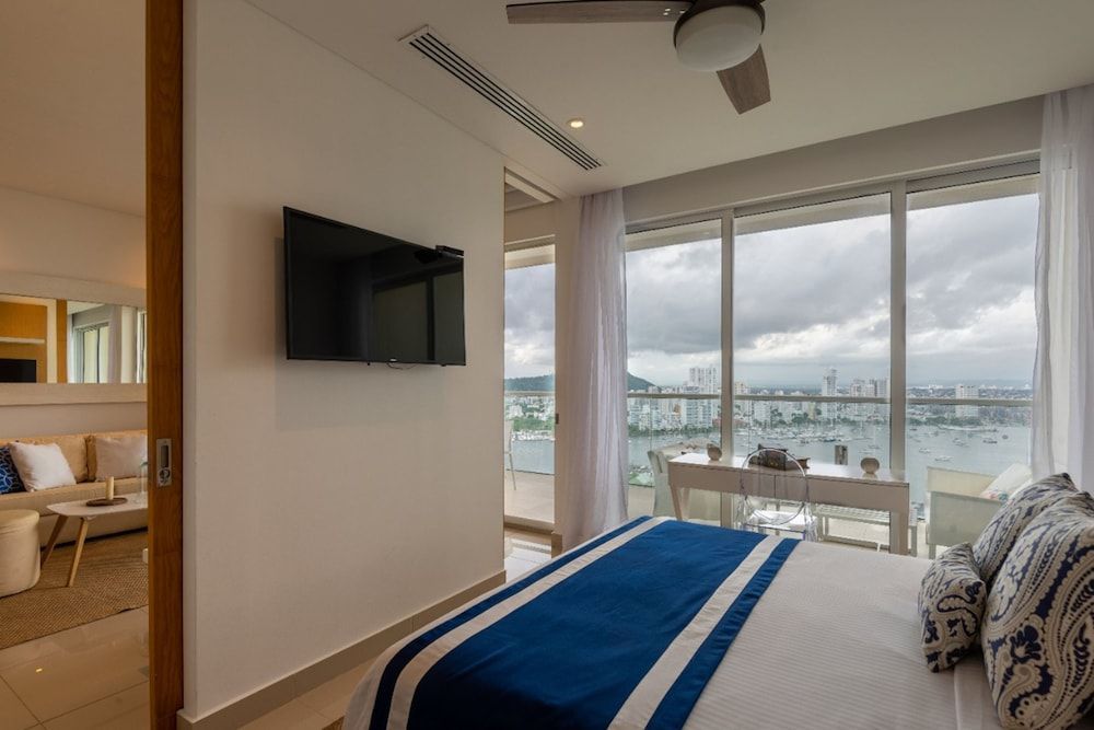 Classy 1 Bedroom Pool & Gym near Downtown 2