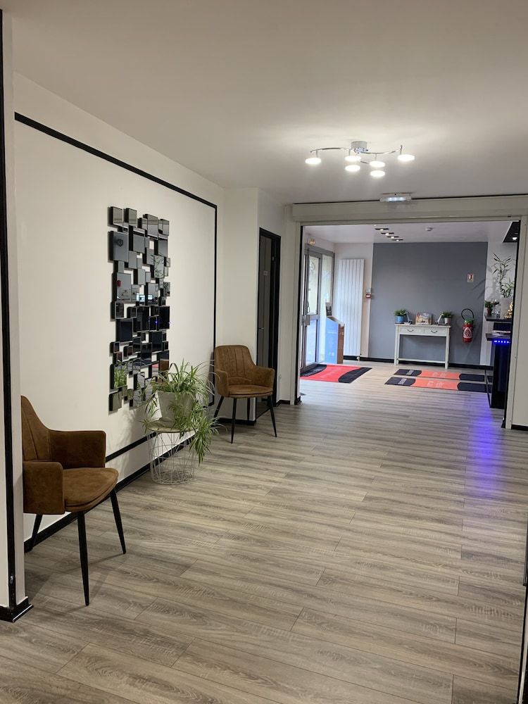 Hôtel Au Relais des Lilas 1