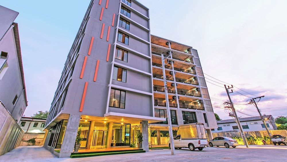 B2 Phuket Boutique & Budget Hotel 1