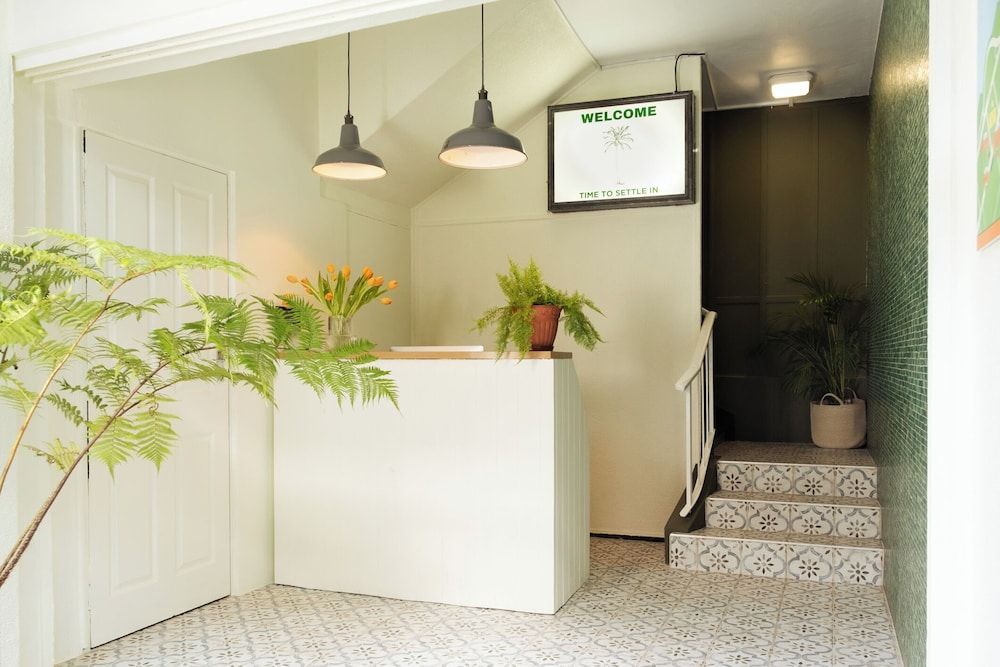 Foools Inn - Trendy Rooms available in the Heart of Sea Point! 2