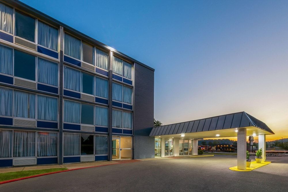 Days Inn by Wyndham Cambridge 1