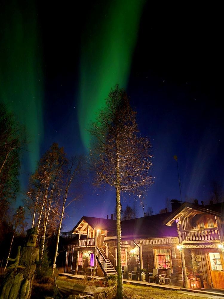 AuroraHut, Overwater Hut 2