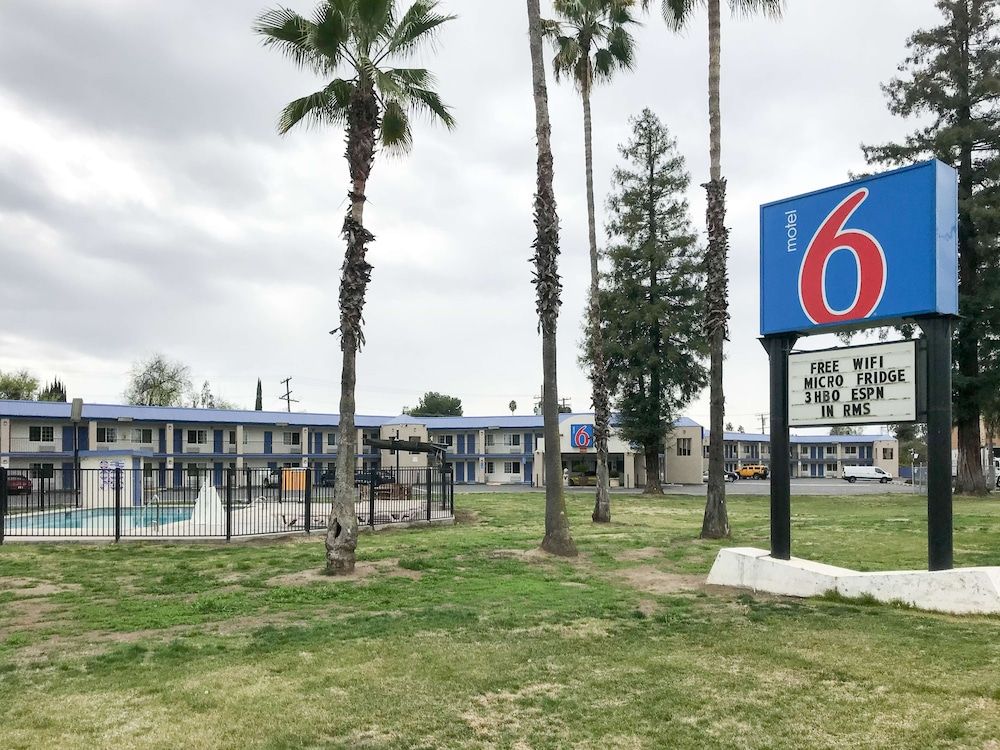 Motel 6 Visalia, CA 1