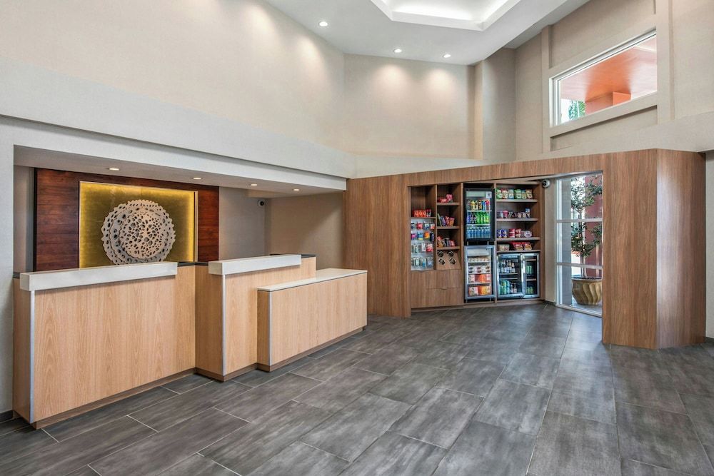 Fairfield Inn and Suites by Marriott San Jose Airport 2
