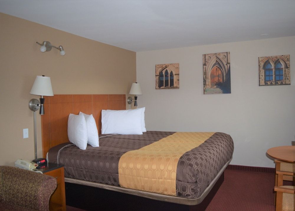Knights Inn Arnprior 1